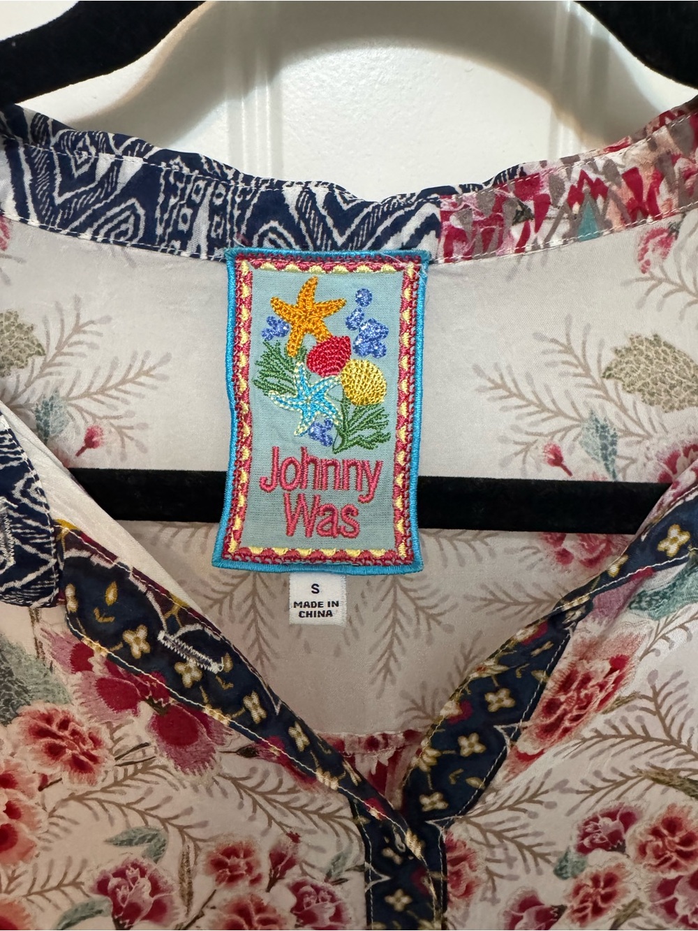 Johnny Was: Aztec Lynn Top: Floral Blouse in Pink & White Size Small - Picture 2 of 4